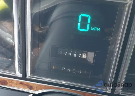 1985 Lincoln Town Car z USA, uszkodzony, nr VIN 1LNBP96F8FY602123